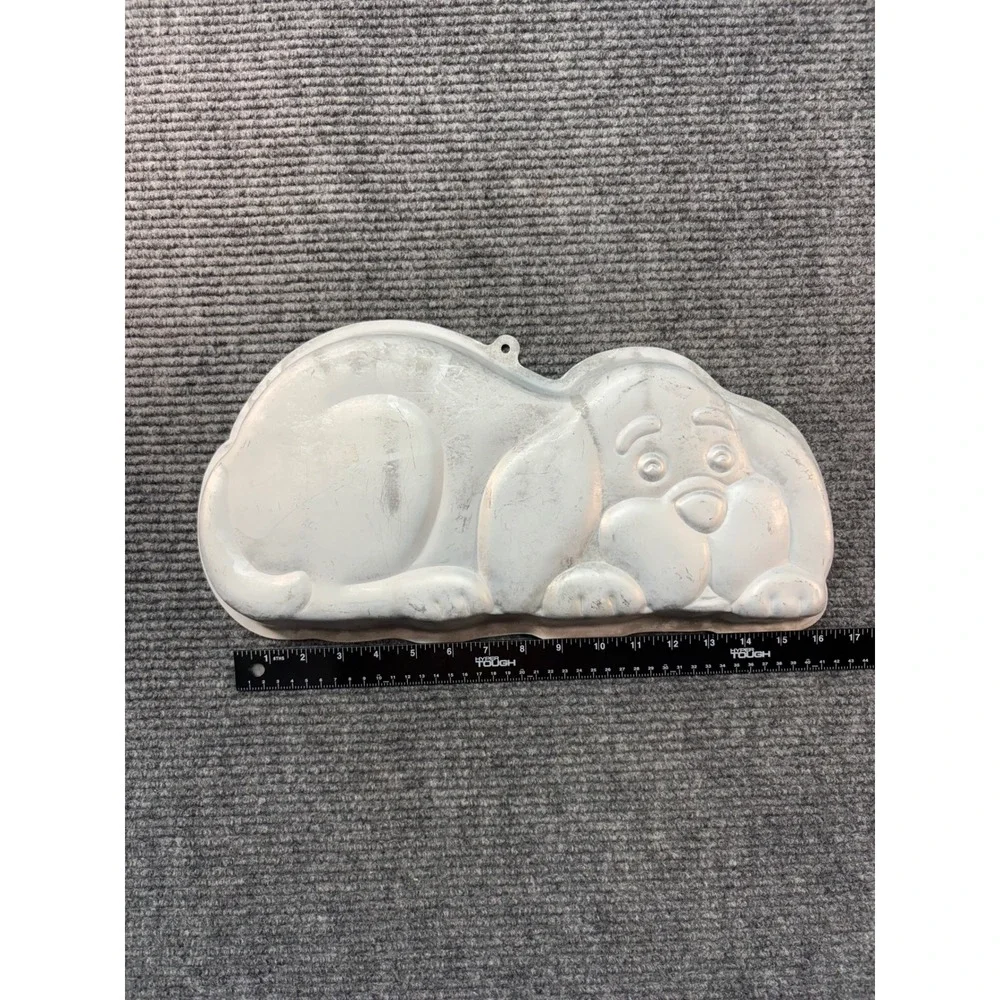 Vintage 1986 Wilton Sleepy Puppy Dog‎ Cake Pan Aluminum 2105-2430 Retro Baking